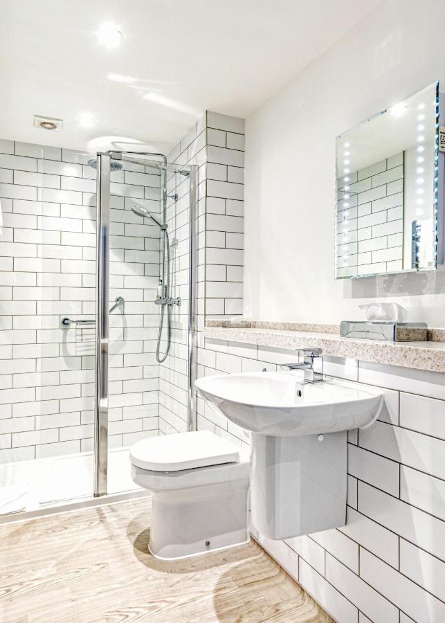 The Wheatsheaf By Innkeeper'S Collection Woking Esterno foto
